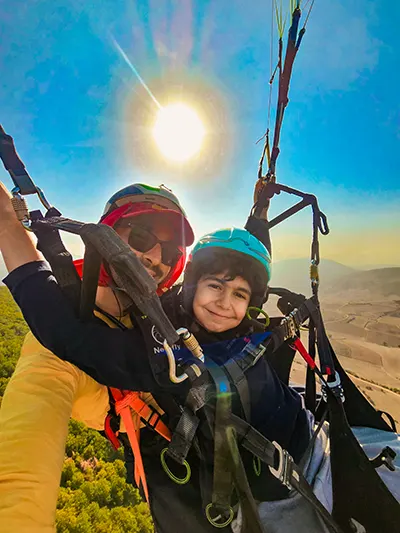 تجربه پرواز کودک