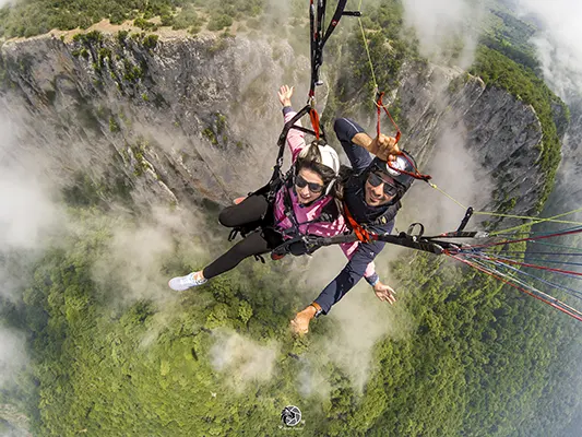 پرواز دونفره ییلاق صخره های جهان نما تابستان