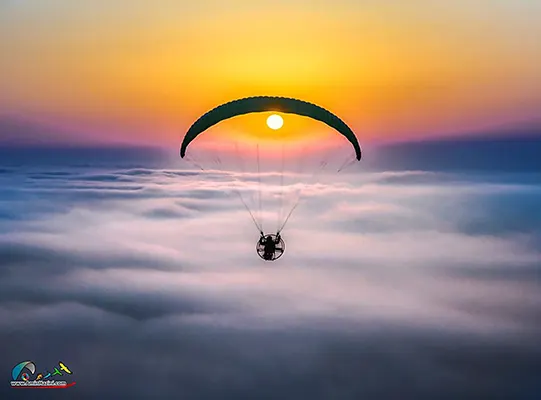 پرواز برفراز ابر جهان نما