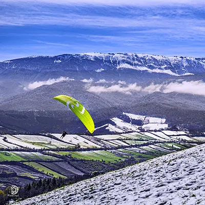  پرواز تفریحی دو نفره زمستان با مانور وینگ اور سایت هزارپیچ