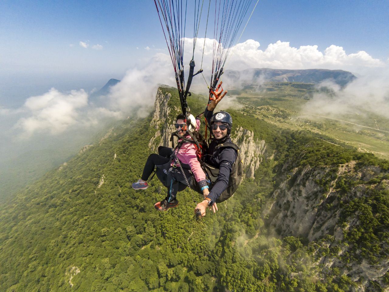 پرواز تفریحی با پاراگلایدر